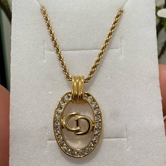 ✨Christian Dior Vintage Gold Tone CD Logo Oval
Pendant Necklace with Rhinestones - Picture 11 of 17